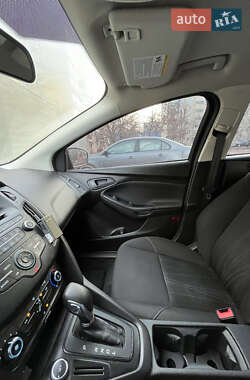 Седан Ford Focus 2015 в 