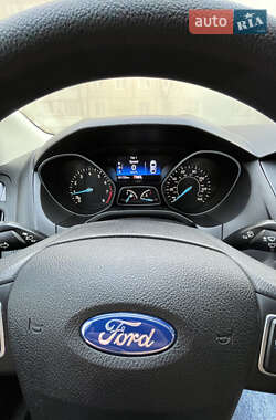 Седан Ford Focus 2015 в 