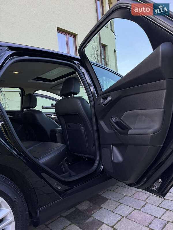Хэтчбек Ford Focus 2015 в Рожнятове