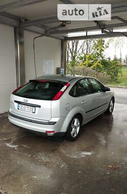 Хэтчбек Ford Focus 2005 в Черновцах