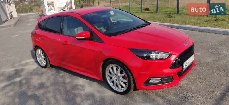 Хэтчбек Ford Focus 2015 в Днепре