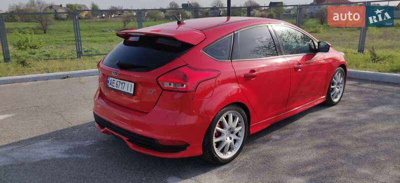 Хэтчбек Ford Focus 2015 в Днепре