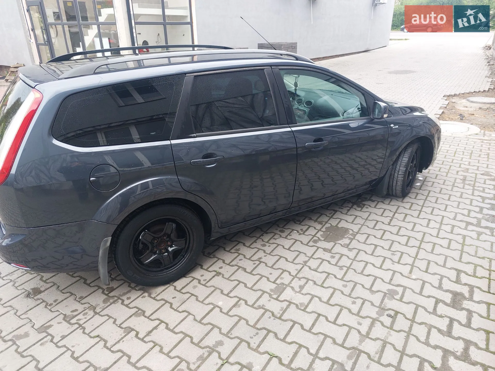 2010 Ford Focus - мініатюра 16