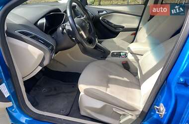 Хэтчбек Ford Focus 2012 в 