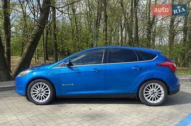 Хэтчбек Ford Focus 2012 в 