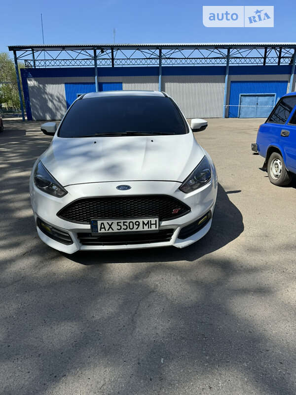 Хэтчбек Ford Focus 2016 в Харькове