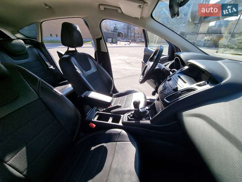 Хэтчбек Ford Focus 2015 в Днепре