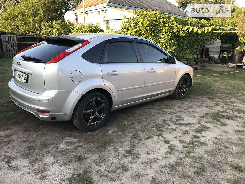 Хэтчбек Ford Focus 2006 в Каневе