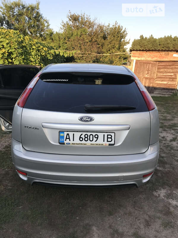 Хэтчбек Ford Focus 2006 в Каневе