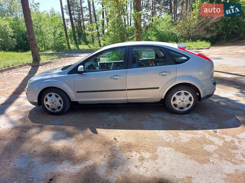 Хэтчбек Ford Focus 2006 в Нетешине