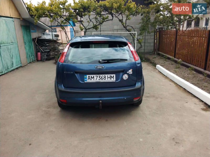 Хэтчбек Ford Focus 2006 в Пулинах