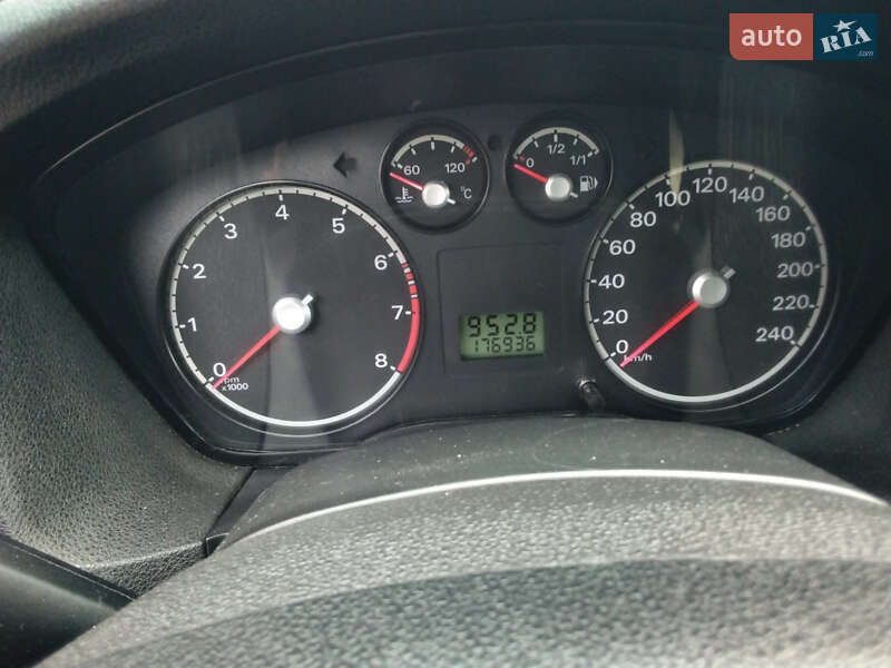 Хэтчбек Ford Focus 2006 в Пулинах