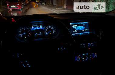 Хэтчбек Ford Focus 2015 в Киеве