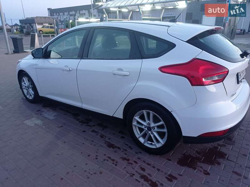 Хэтчбек Ford Focus 2015 в Сарнах