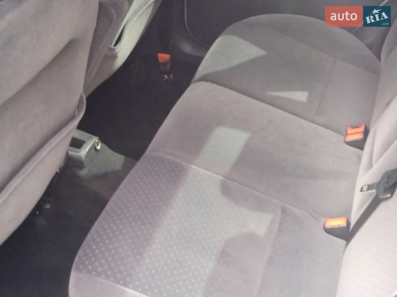 Седан Ford Focus 2002 в Сторожинці