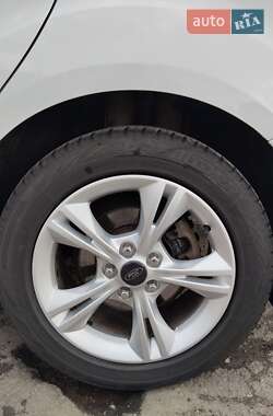 Хэтчбек Ford Focus 2013 в 