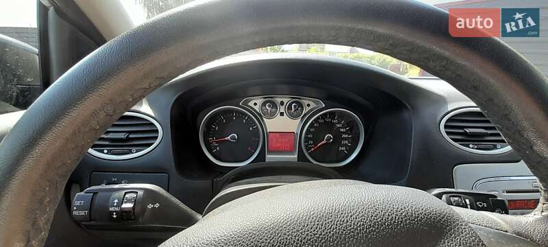 Хэтчбек Ford Focus 2008 в Киеве