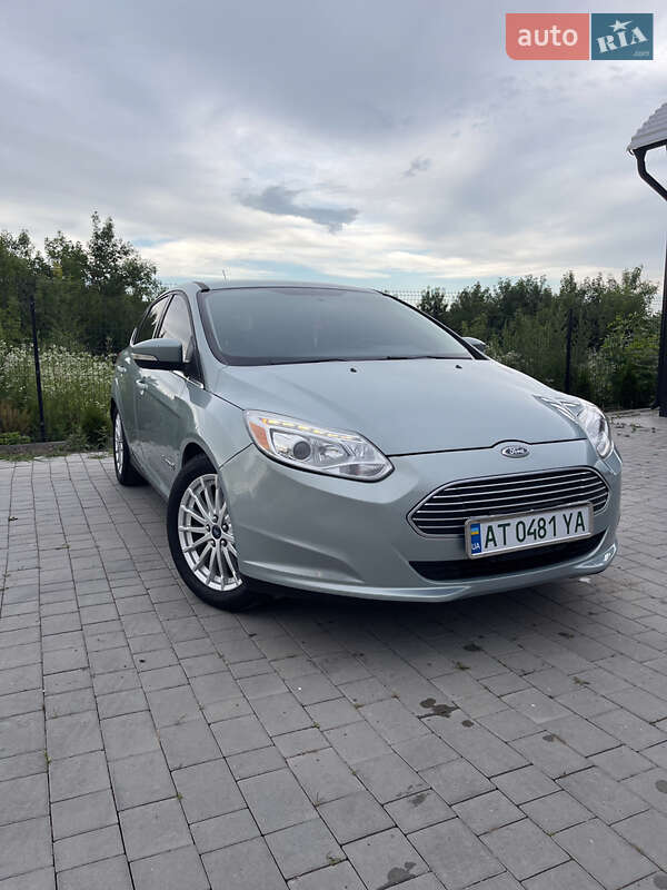 Хэтчбек Ford Focus 2013 в 