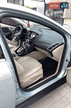 Хэтчбек Ford Focus 2013 в 