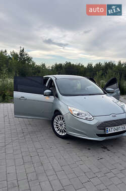 Хэтчбек Ford Focus 2013 в 