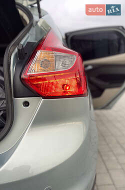 Хэтчбек Ford Focus 2013 в 