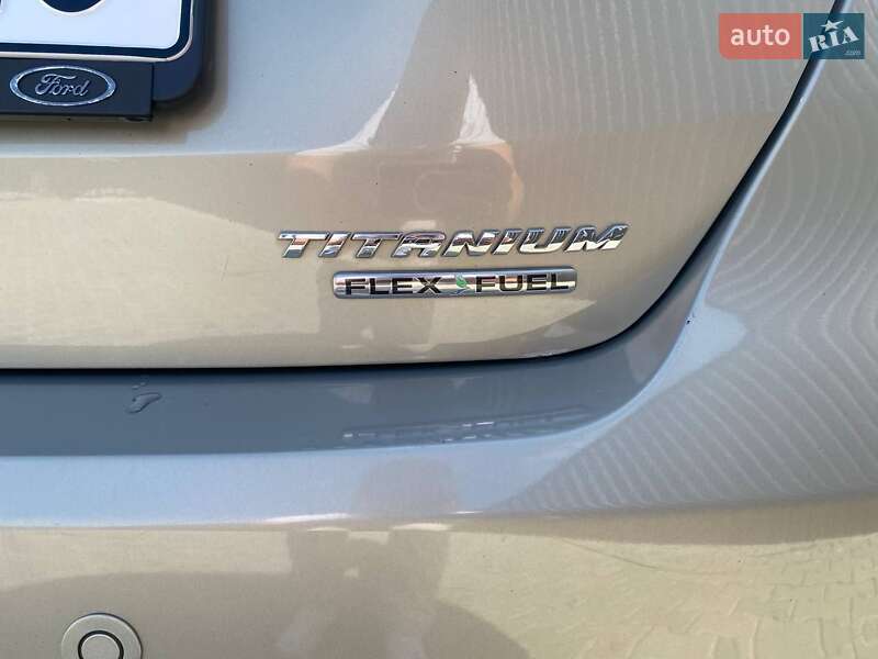 Хэтчбек Ford Focus 2015 в Кицмани