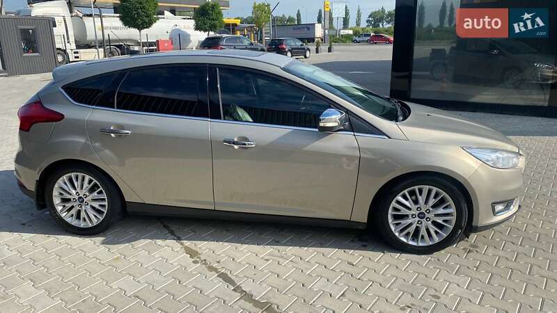 Хэтчбек Ford Focus 2015 в Кицмани