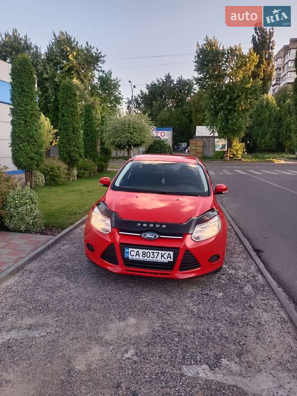 Хэтчбек Ford Focus 2013 в 
