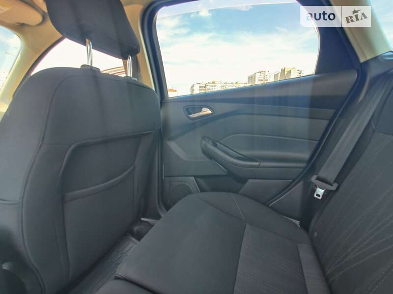 Хэтчбек Ford Focus 2015 в Киеве