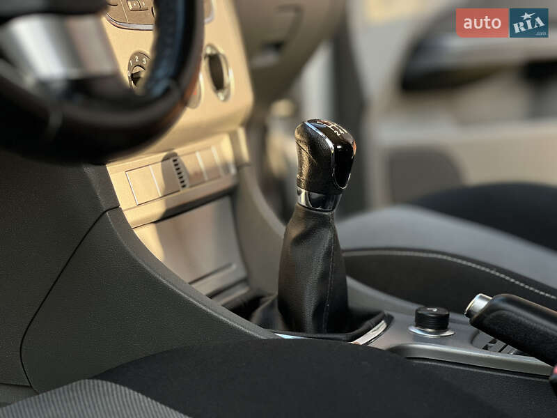 Хэтчбек Ford Focus 2010 в Киеве