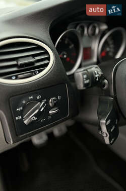 Седан Ford Focus 2010 в 