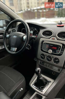 Седан Ford Focus 2010 в 