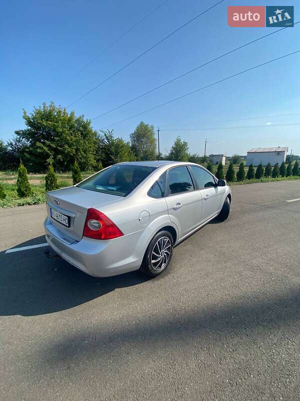 Седан Ford Focus 2011 в Березане
