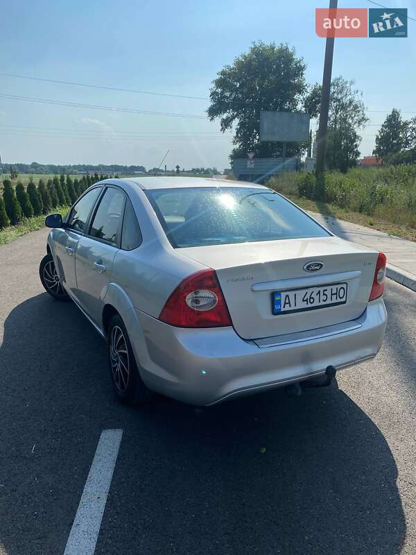 Седан Ford Focus 2011 в Березане