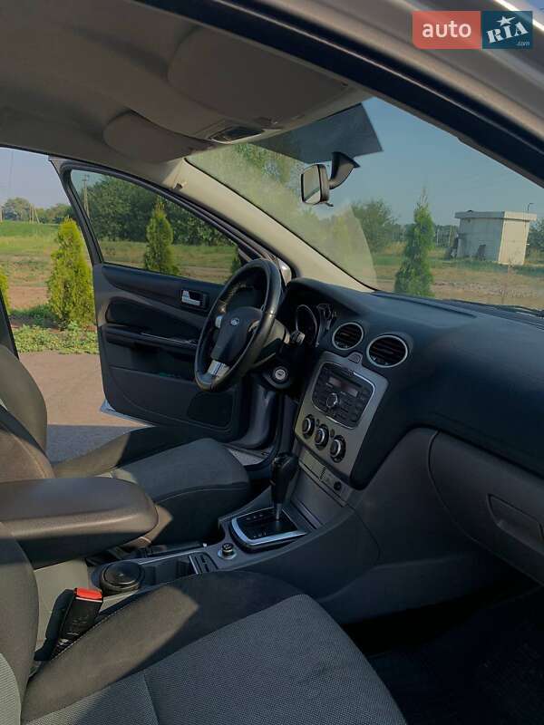 Седан Ford Focus 2011 в Березане