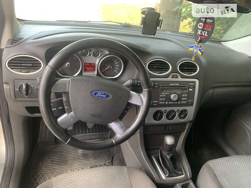 Хэтчбек Ford Focus 2006 в Нововолынске