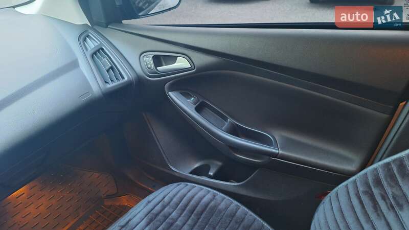 Седан Ford Focus 2016 в Слобожанському
