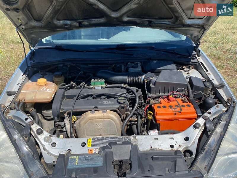 Седан Ford Focus 2000 в Новой Водолаге