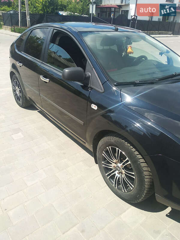 Хэтчбек Ford Focus 2007 в Бродах