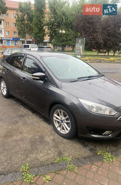 Седан Ford Focus 2015 в Ужгороді