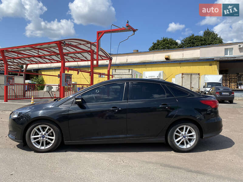 Седан Ford Focus 2014 в Десне