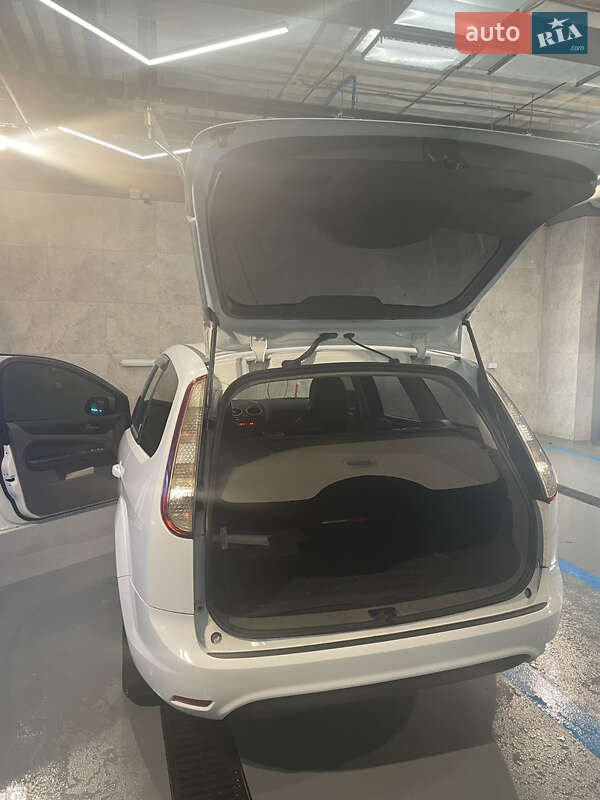 Универсал Ford Focus 2010 в Киеве фото 4 Универсал Ford Focus 2010 в Киеве
