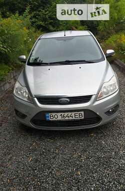 Хэтчбек Ford Focus 2011 в Шумске