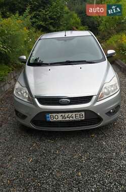 Хэтчбек Ford Focus 2011 в 