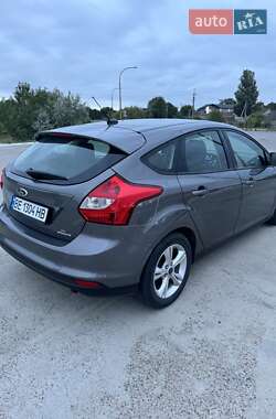 Хэтчбек Ford Focus 2012 в 