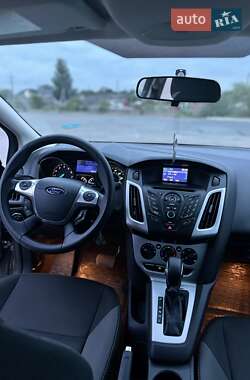 Хэтчбек Ford Focus 2012 в 