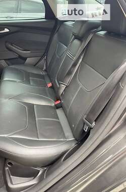 Седан Ford Focus 2015 в 