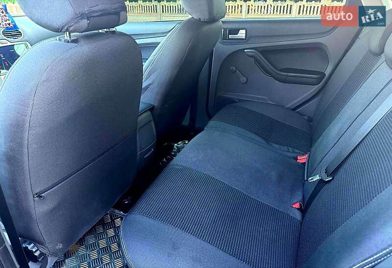 Хэтчбек Ford Focus 2007 в Краснокутске