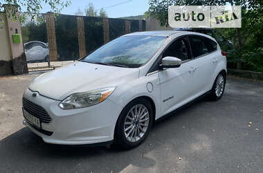 Хэтчбек Ford Focus 2012 в 