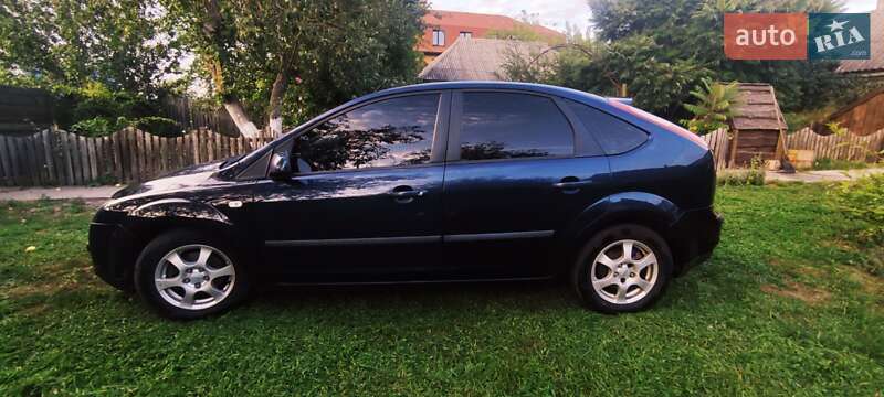 Хэтчбек Ford Focus 2005 в Макарове
